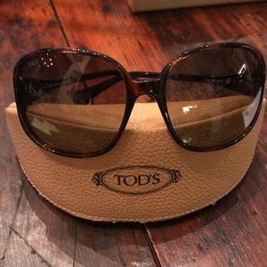 Tod’s dark brown tortoise shell sunglasses